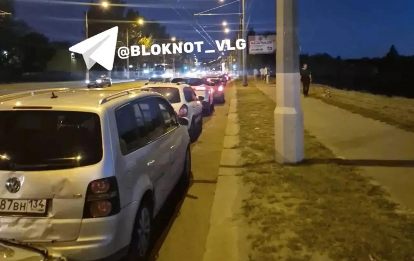  Трехсотметровую очередь к заправке показали в Волгограде