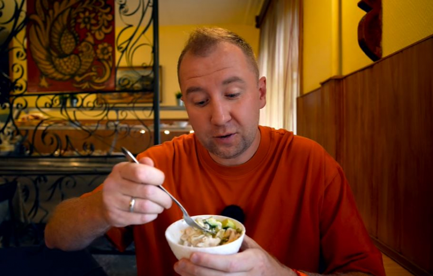 Волгоградская пельменная с вайбом 90-х и McDonald's южного разлива шокировали столичного фудблогера-миллионника