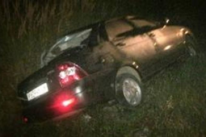 На трассе под Волгоградом 36-летний водитель на «Приоре» врезался в трубу и погиб