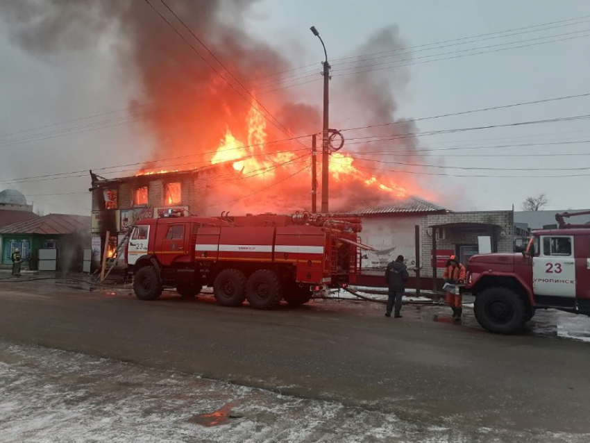 Под Волгоградом сгорели продовольственный магазин и офис радио