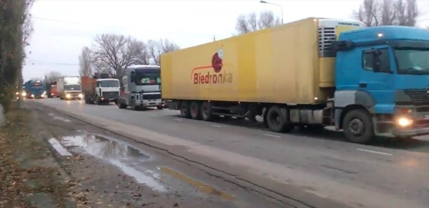 Дальнобойщики забастовкой создали транспортный коллапс от юга до севера Волгограда