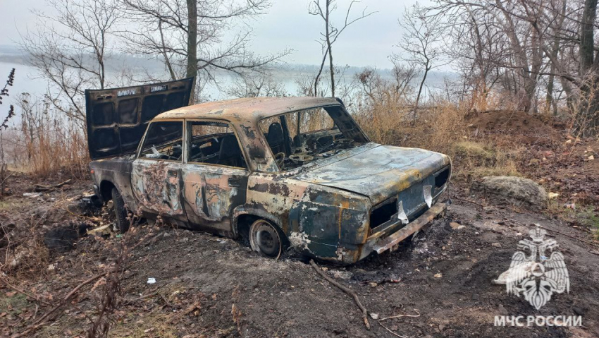 Два автомобиля сгорели дотла за два дня в Волгограде 