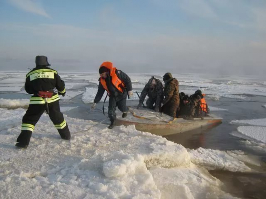 Трое рыбаков пропали на водохранилище под Волгоградом