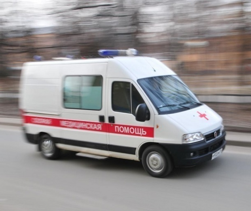 27-летний водитель «Лады» погиб в столкновении с тягачом и и грузовиком в Волгоградской области