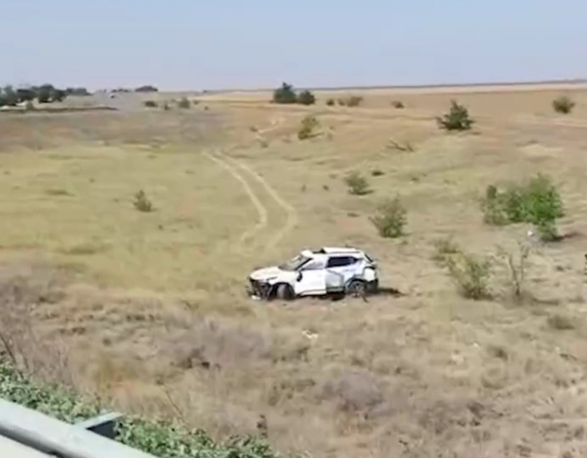 Легковушка сорвалась с трассы в Волгоградской области, есть погибший