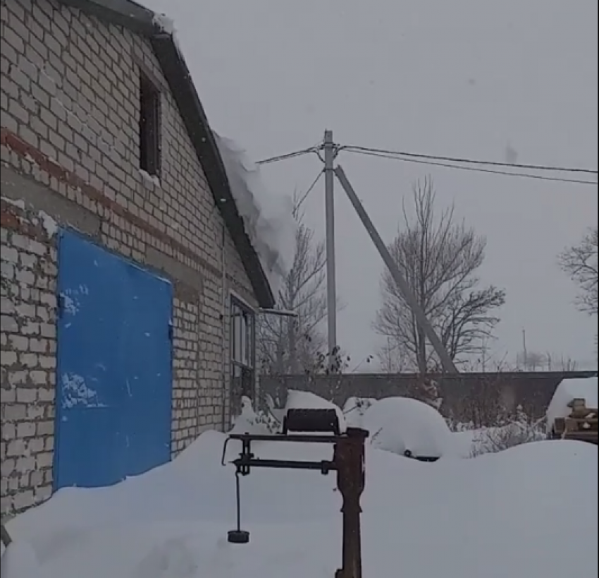 Засыпало по грудь: в Суровикинском районе прошел первый снегопад