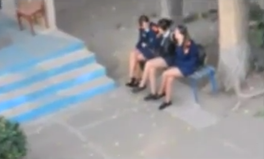 Видео с курящими школьницами кадетского класса в Камышине «взрывает» соцсети