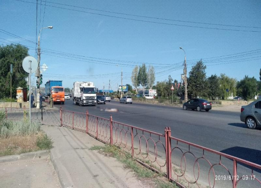 Фура насмерть сбила пенсионерку в Красноармейском районе Волгограда