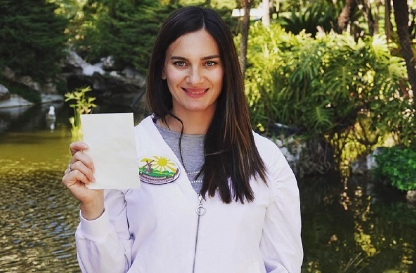 Елена Исинбаева поделилась с волгоградцами лучшим пломбиром 