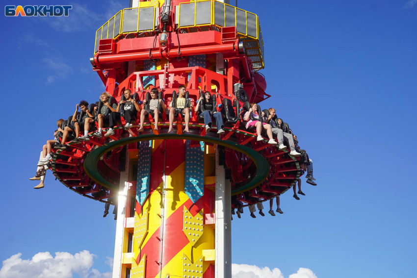 Экстремальные аттракционы заработали в центре Волгограда 