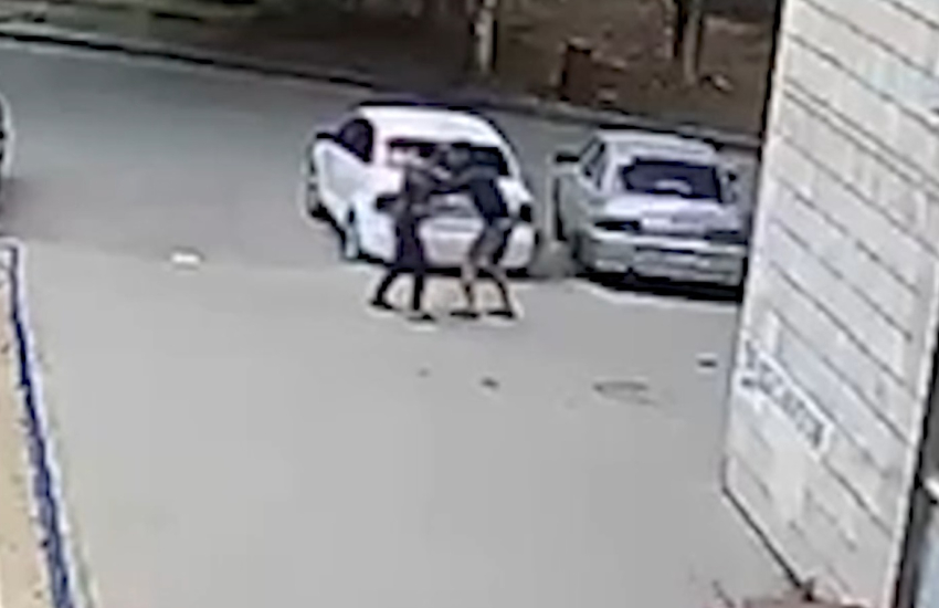  Казанова из Волгограда проткнул ножом нового любовника бывшей и попал на камеры