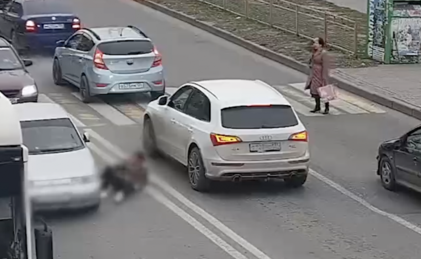 Очень быстрая школьница попала под машину в Волгограде: шок-видео  