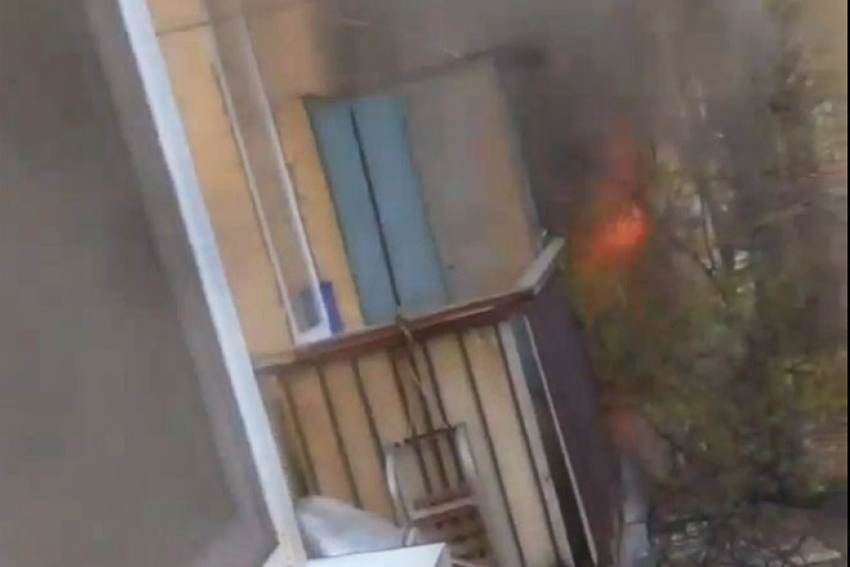 Пожар в пятиэтажке в Волгограде попал на видео