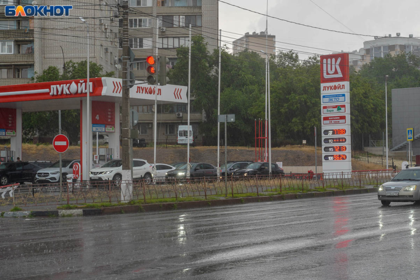 Лимит на бензин ужесточил «Лукойл» с 25 июня в Волгограде