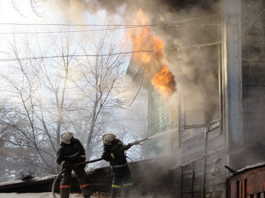 69-летний камышанин погиб в загоревшейся многоэтажке в Волгоградской области