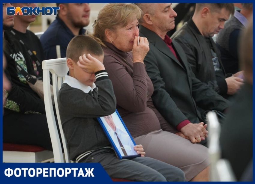 «Бойцы называли его «Батя»»: военком Волгоградской области встретился с семьями погибших на Украине