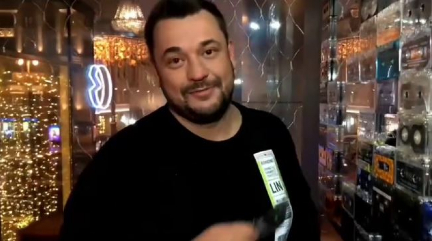 Забытое барахло из 90-х скупает у волгоградцев владелец нового бара на набережной