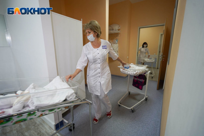 Двух новорождённых с весом меньше килограмма спасли чудо-врачи в Волгограде