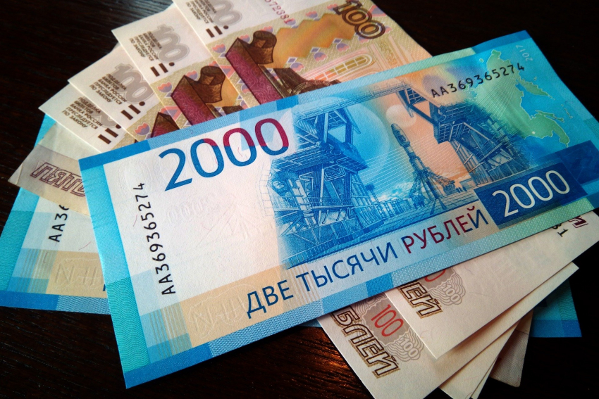 Волгоградским семьям повторно выплатят по 10 000 рублей на каждого ребенка