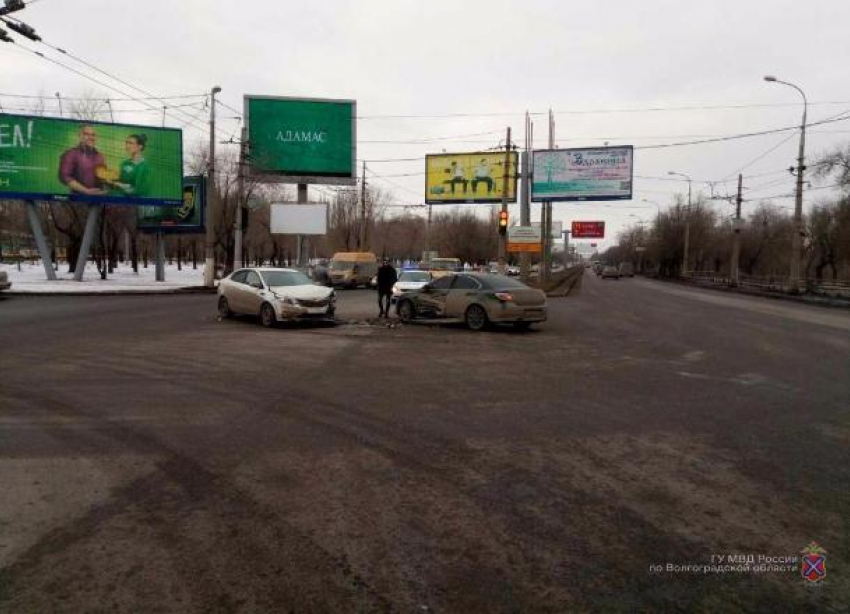 Двое 5-летних пассажиров Kia Rio пострадали в ДТП в Волгоградской области 