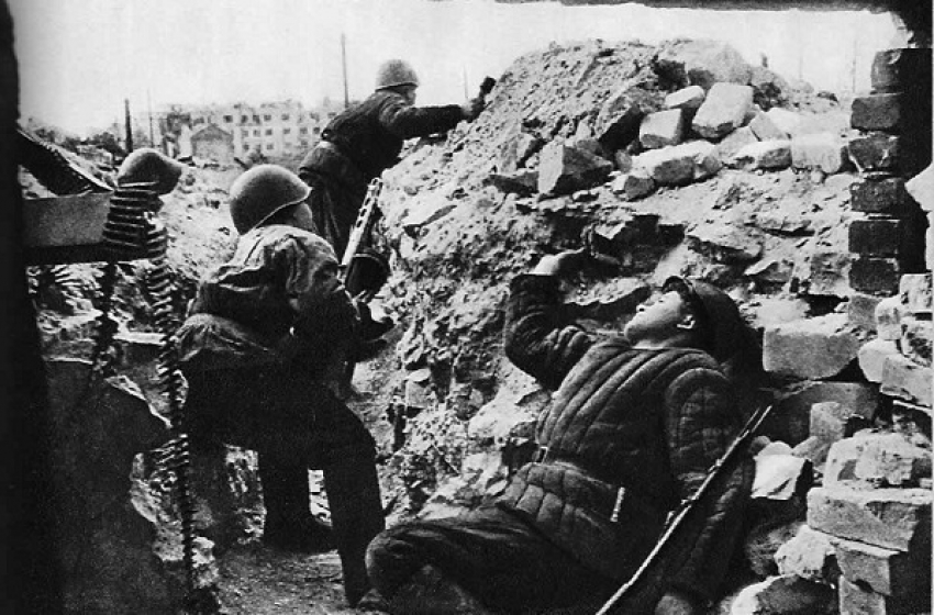 22 августа 1942 года - возводятся дополнительные укрепления вокруг заводов Сталинграда