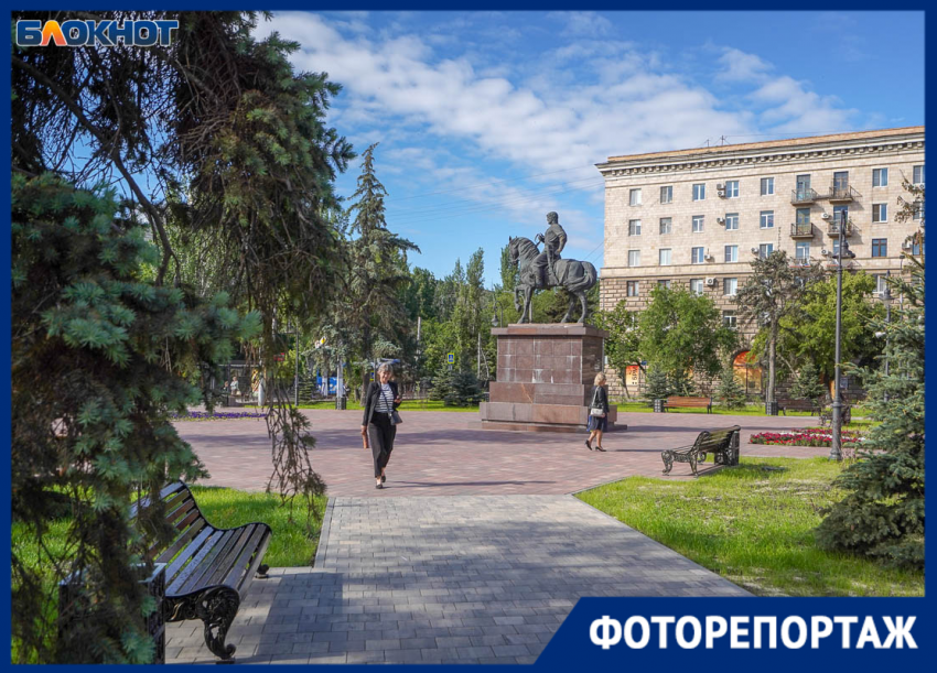 Плешивым газоном и открыточным видом порадовало волгоградцев благоустройство сквера за 74 млн