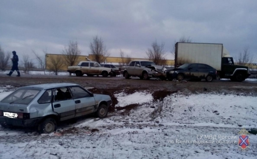 В Волгограде в тройном ДТП пострадала 30-летняя женщина