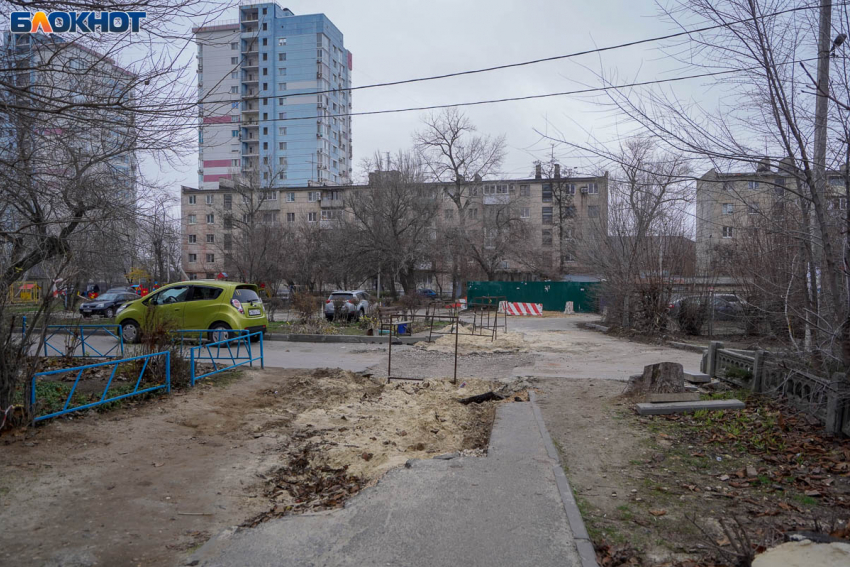 Советские гаражи рядом с «хрущевками» и квартирами за 49 млн: как живут по соседству с Мамаевым курганом