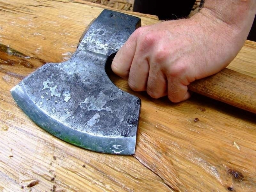 Под Волгоградом отец едва не убил собственного сына топором