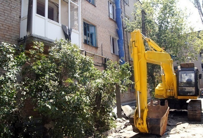 Начался снос взорвавшегося дома на проспекте Университетском в Волгограде