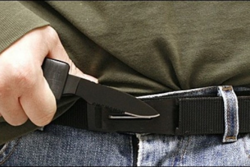 Под Волгоградом 37-летний мужчина вонзил нож в живот подростку