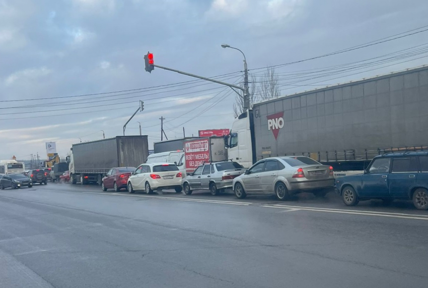 Еще одно крупное перекрытие дороги до 2 сентября объявили в Волгограде 