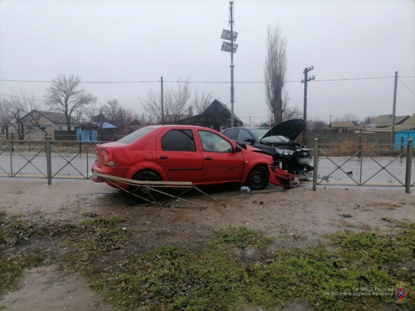 Две школьницы госпитализированы после ДТП в Волгоградской области