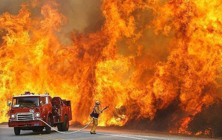 Под Волгоградом на пожаре в магазине погиб 50-летний охранник