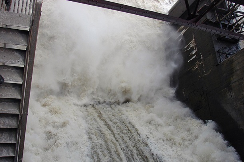 Повышенный сброс воды через Волжскую ГЭС продлили до 24 мая
