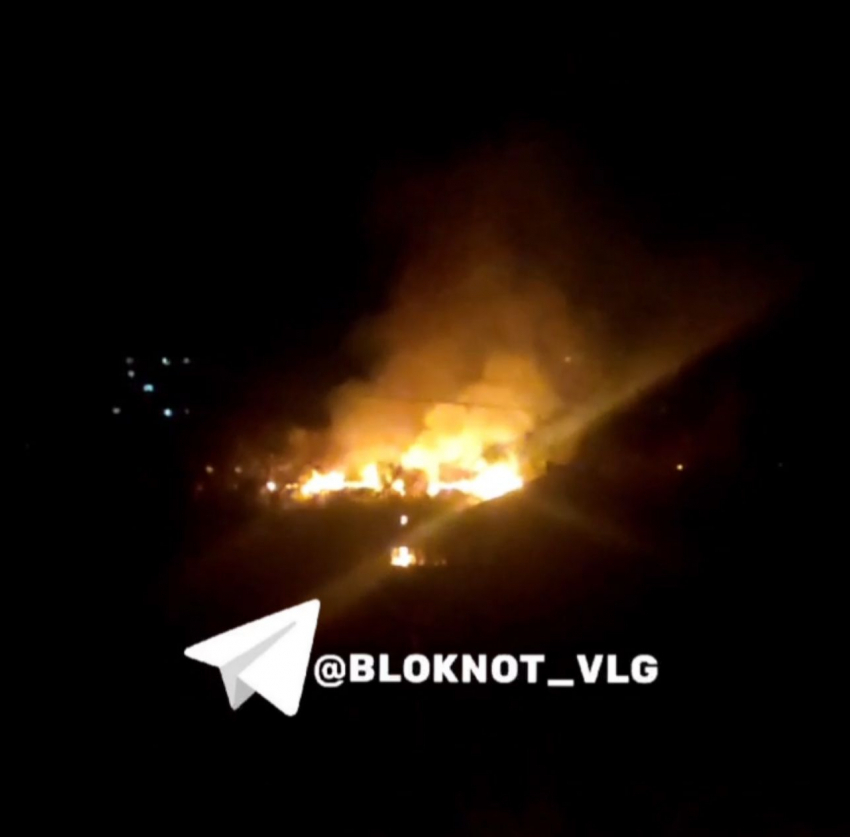 Едкий запах гари разбудил волгоградцев в Заканалье 