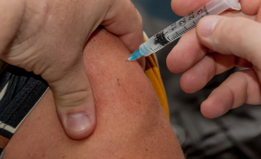 74% волгоградцев высказались «за» прививки