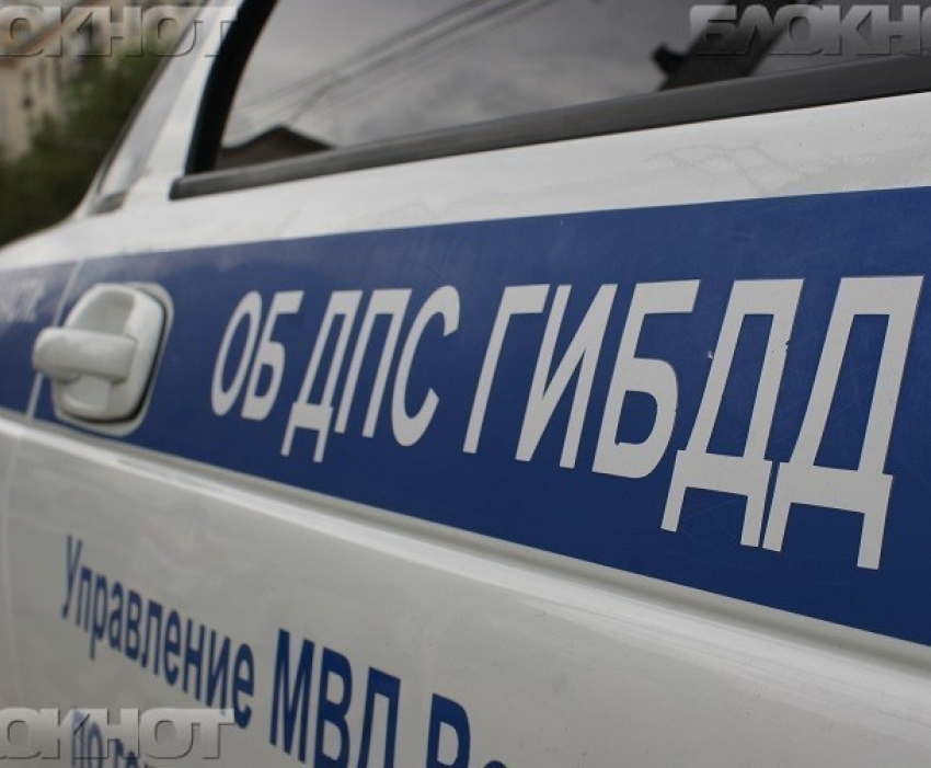 Бензовоз врезался в маршрутку под Волгоградом: пострадали взрослые и дети