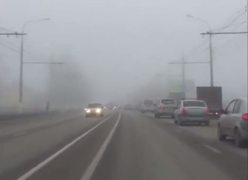 Густой туман в Волгограде попал на видео