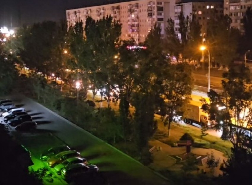 Двое в больнице, сотни в пробке: затор после массовой аварии попал на видео в Волгограде