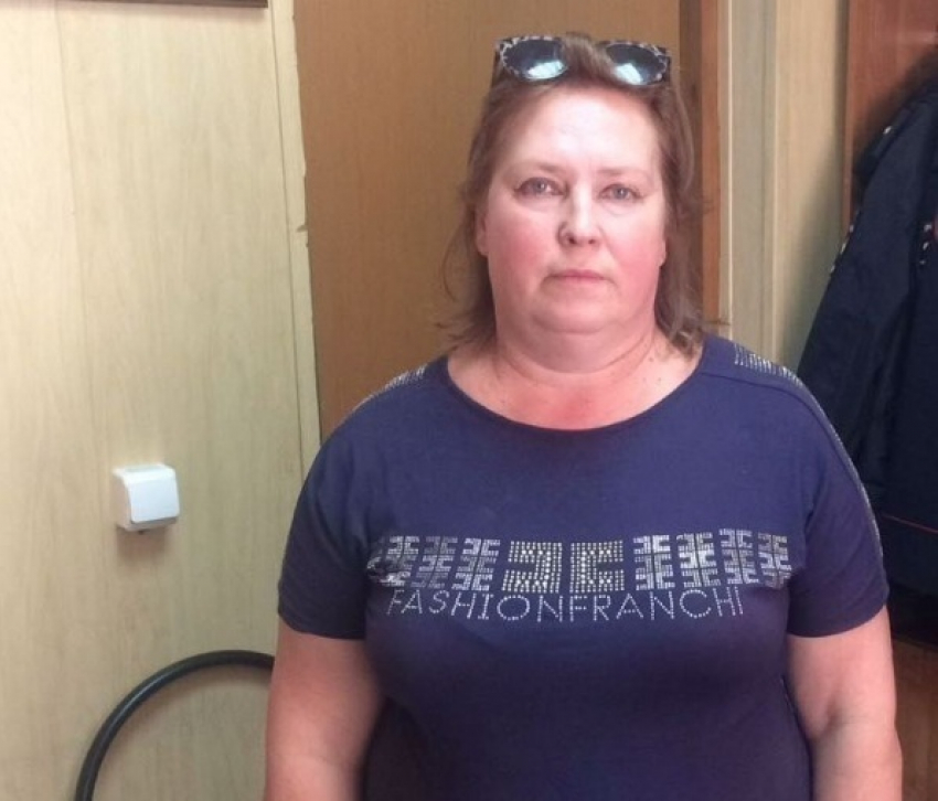 Деятельная Светлана из Волгограда выкачала из пенсионера 450 тысяч рублей, обещая вернуть водительские права 