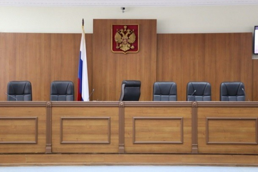 В Волгограде смягчили приговор старшему следователю главка МВД и адвокату
