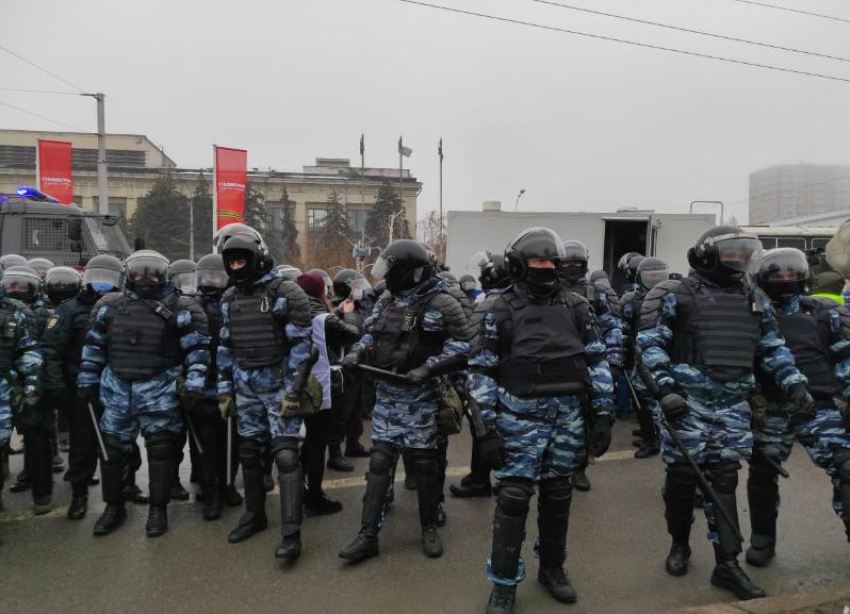Массовые задержания участников на площади Ленина в Волгограде попали на видео