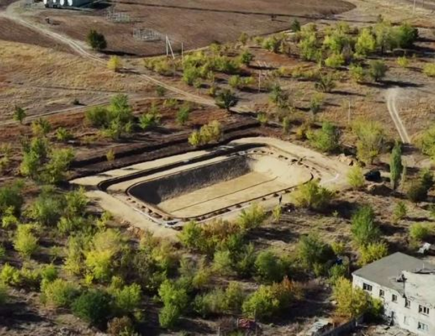 Гигантский пруд построил в степи волгоградский миллиардер
