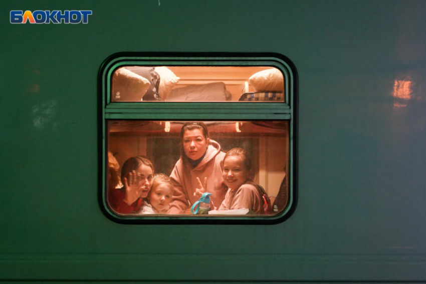 Три поезда задерживаются из-за падения обломков БПЛА на железную дорогу в Волгоградской области 