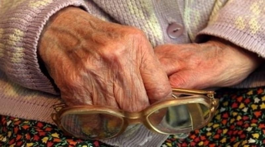 Под Волгоградом 82-летняя одинокая женщина ушла из дома и умерла в поле