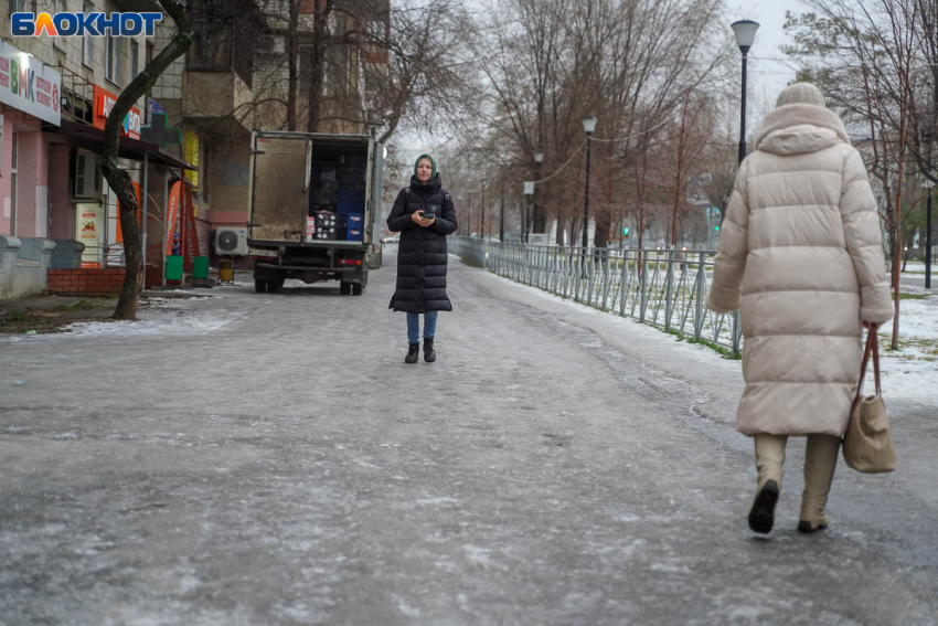 Зима крепчает: синоптики обещают мороз, гололед и снег в Волгограде 15 января 