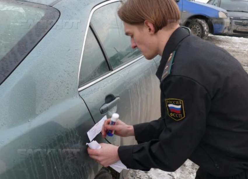 В Камышине должника по алиментам приставы разыскали в суде