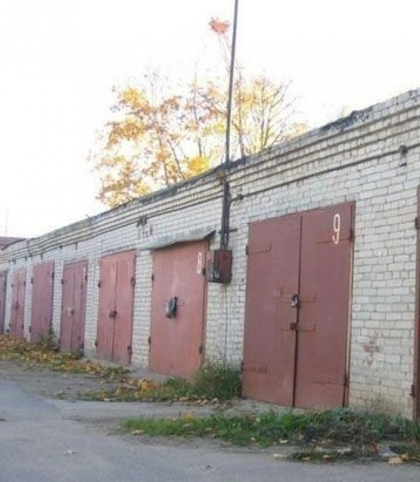 Волгоградец разбился, упав с 3-метровой лестницы