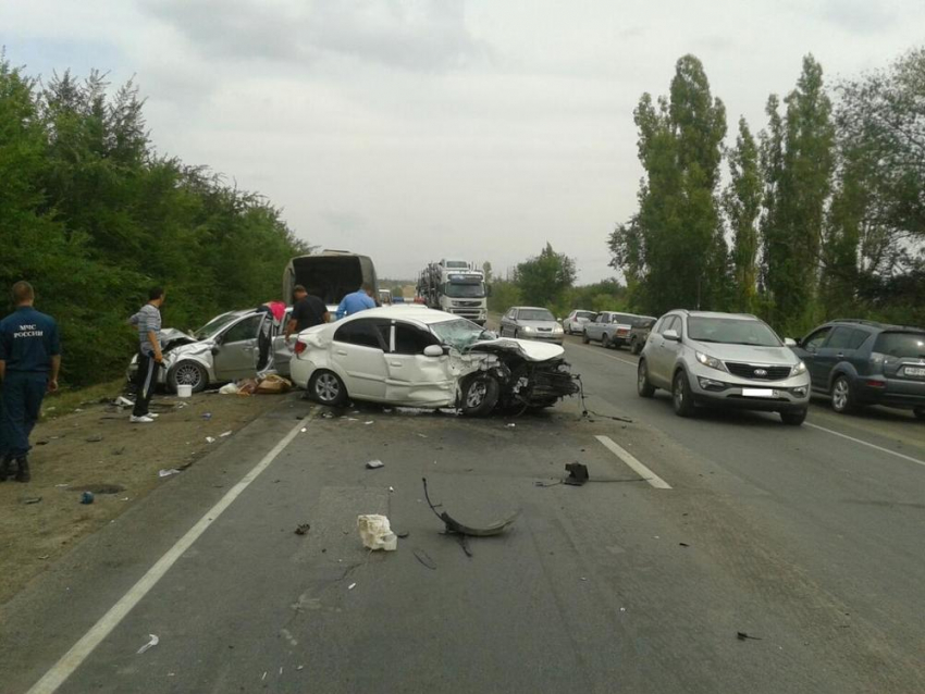 В Волгограде водитель «Киа» устроил двойное ДТП: пострадали двое